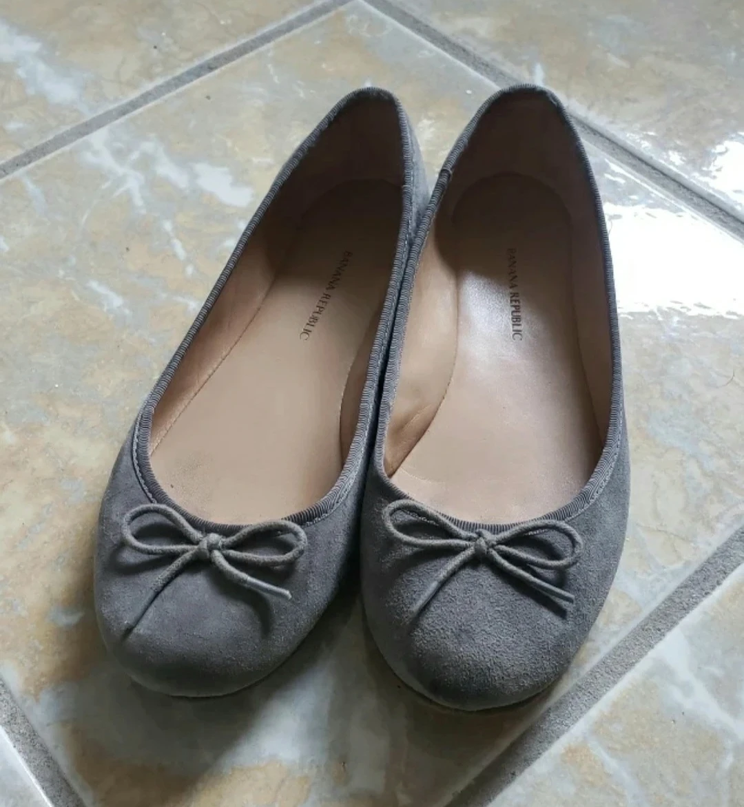 Banana Republic Grey Ballet Flats Size 6