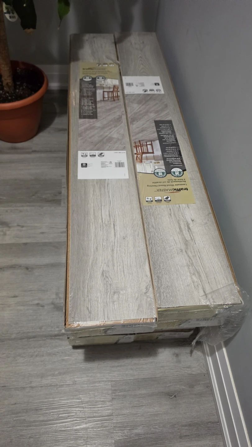 12 boxes of trafficmaster laminate flooring - photo 3