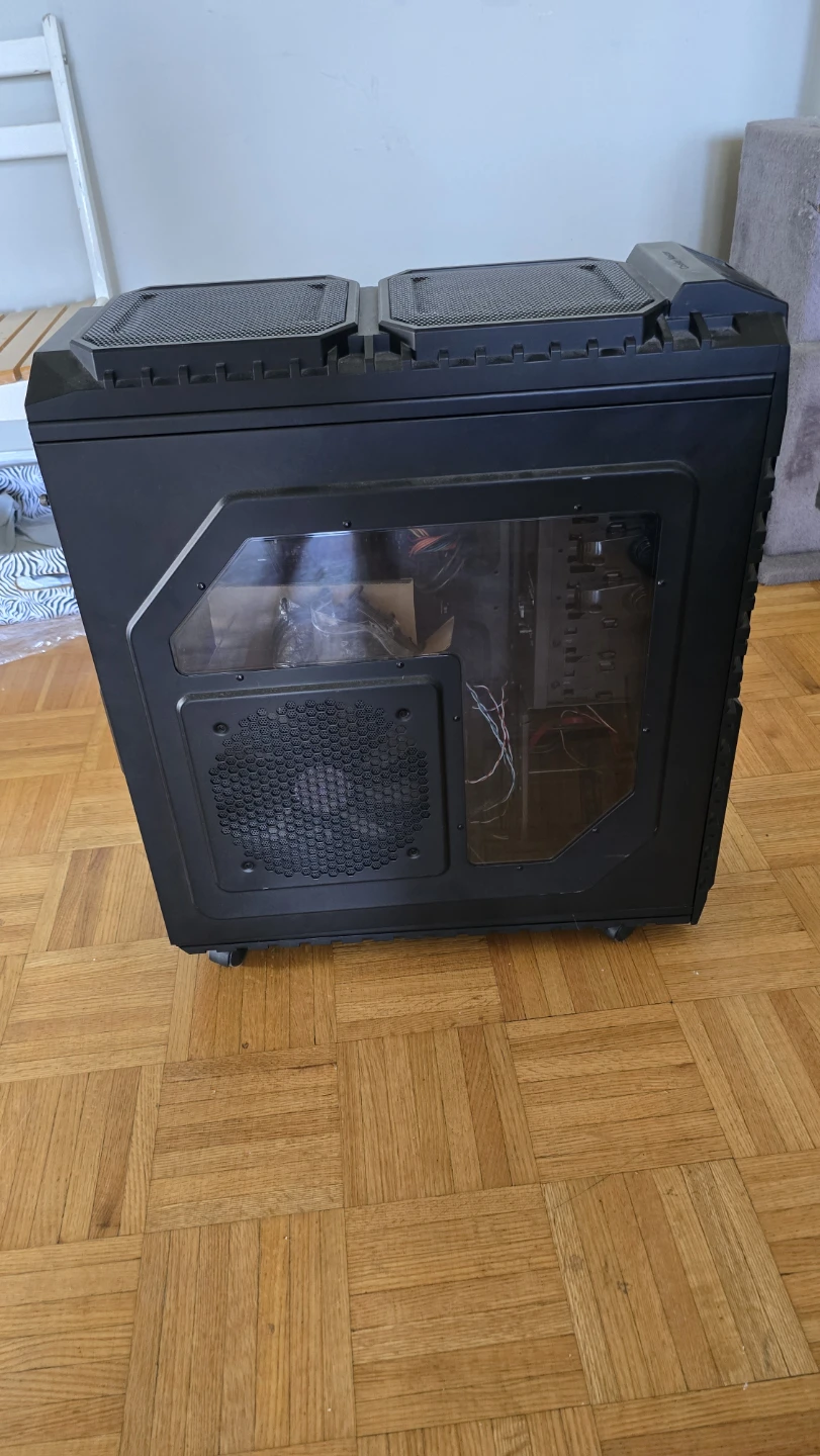 Computer towers & assorted components - photo 5