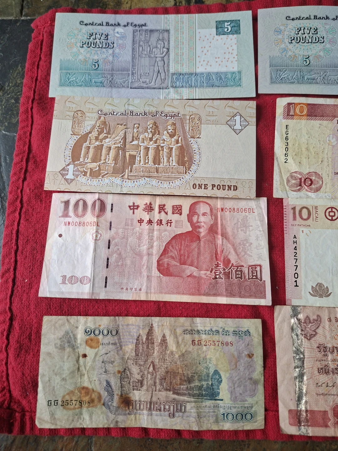 Assorted International Banknotes - photo 2