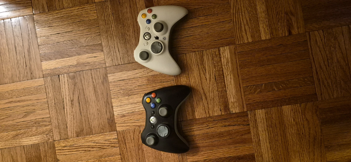 Xbox 360 Controllers (2) - White & Black