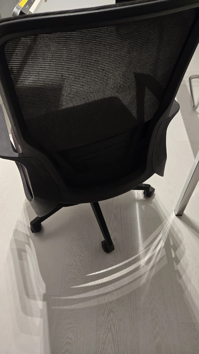 Black Mesh Office Chair - photo 2