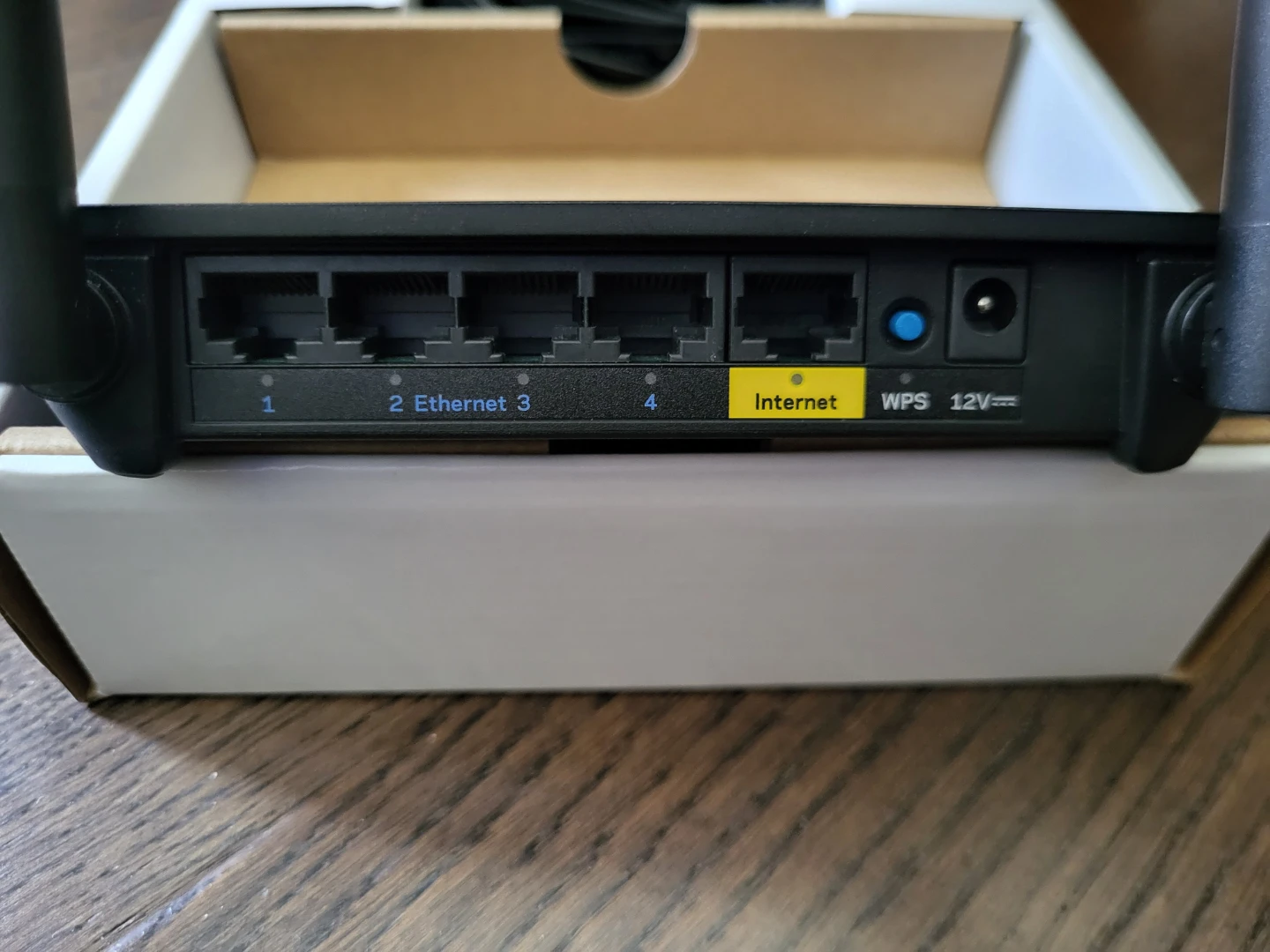 Linksys AC1200 Router - photo 5