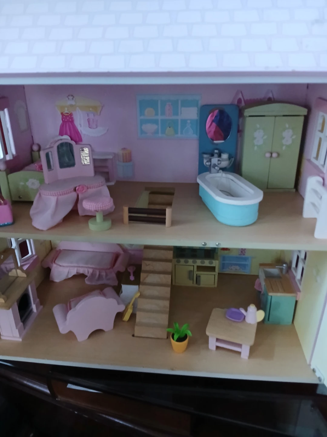 Dollhouse with Furniture and Accessories - photo 3