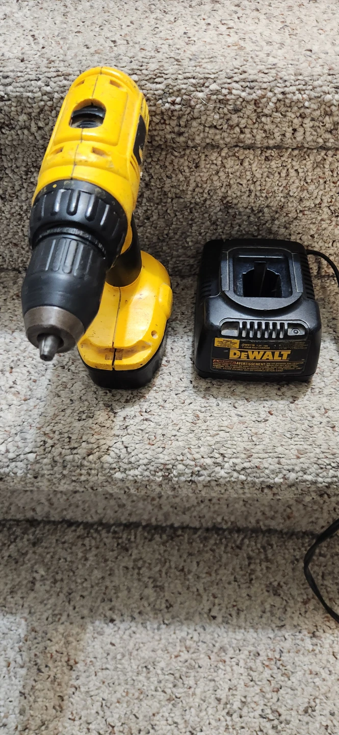 DeWalt 18V Cordless Drill with Charger - photo 4