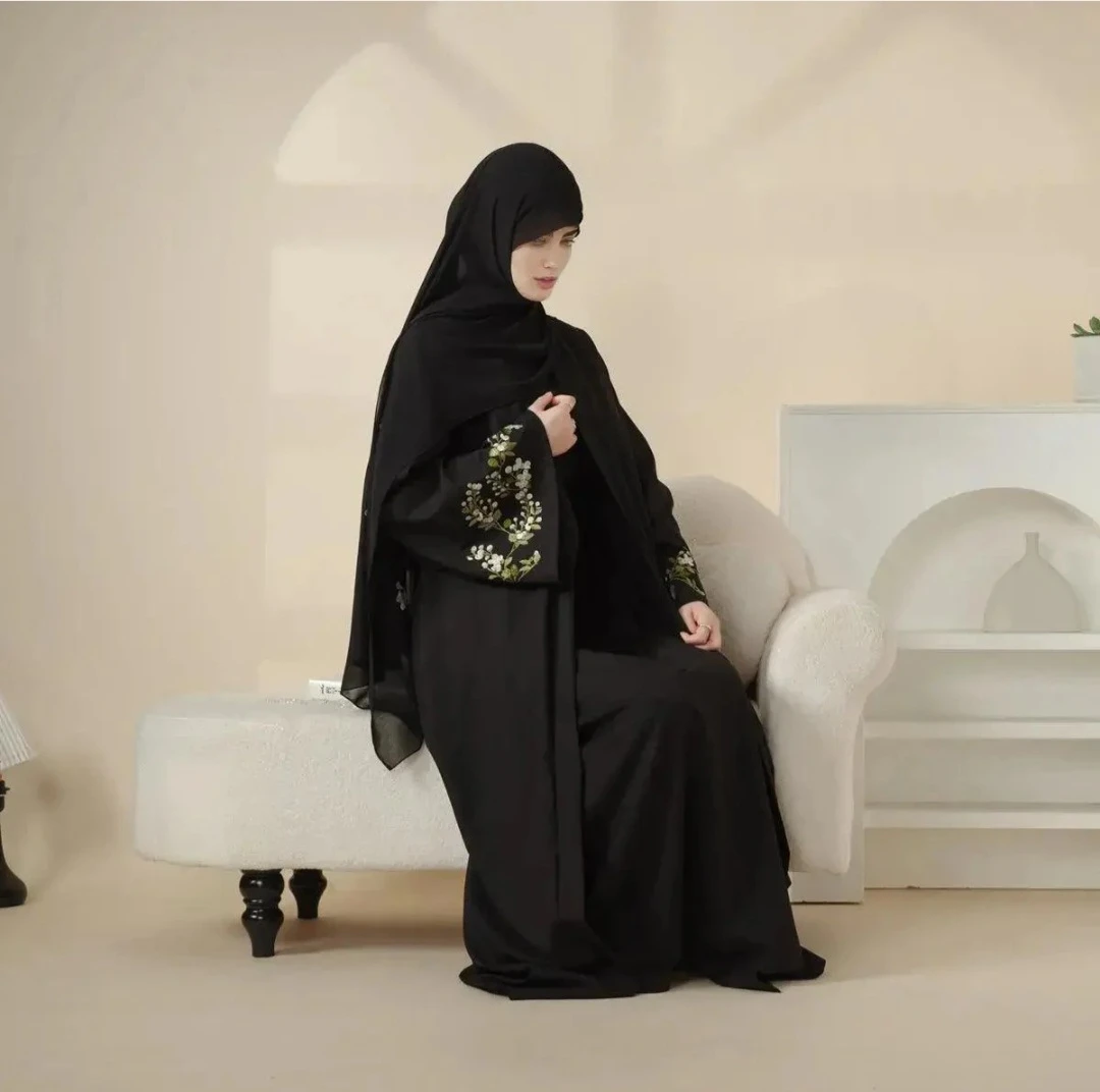 Black Embroidered Abaya from Mariams Collection Size SMALL - photo 2
