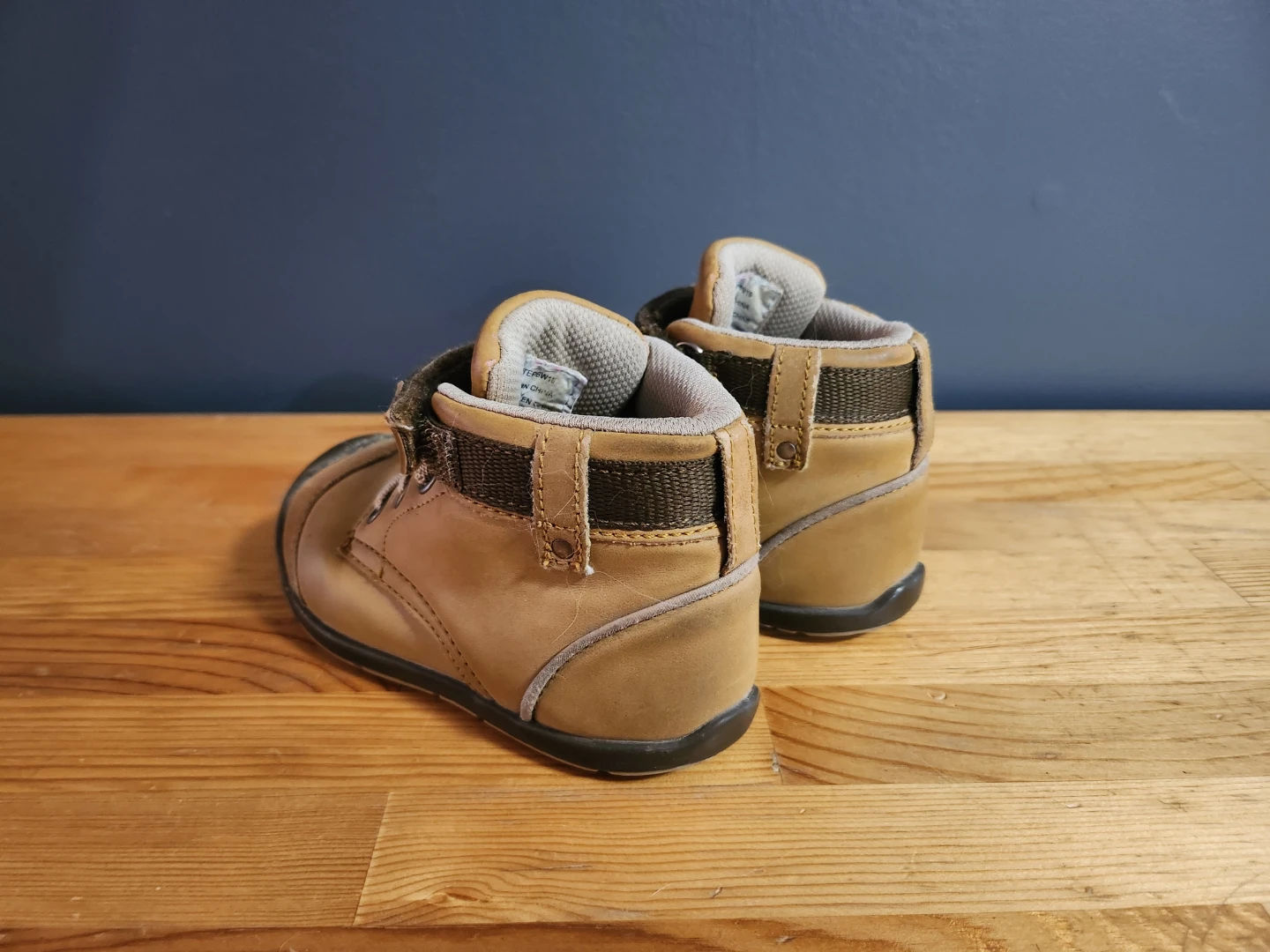 Toddlers Strap-on Leather boots- (Size 6) - photo 2