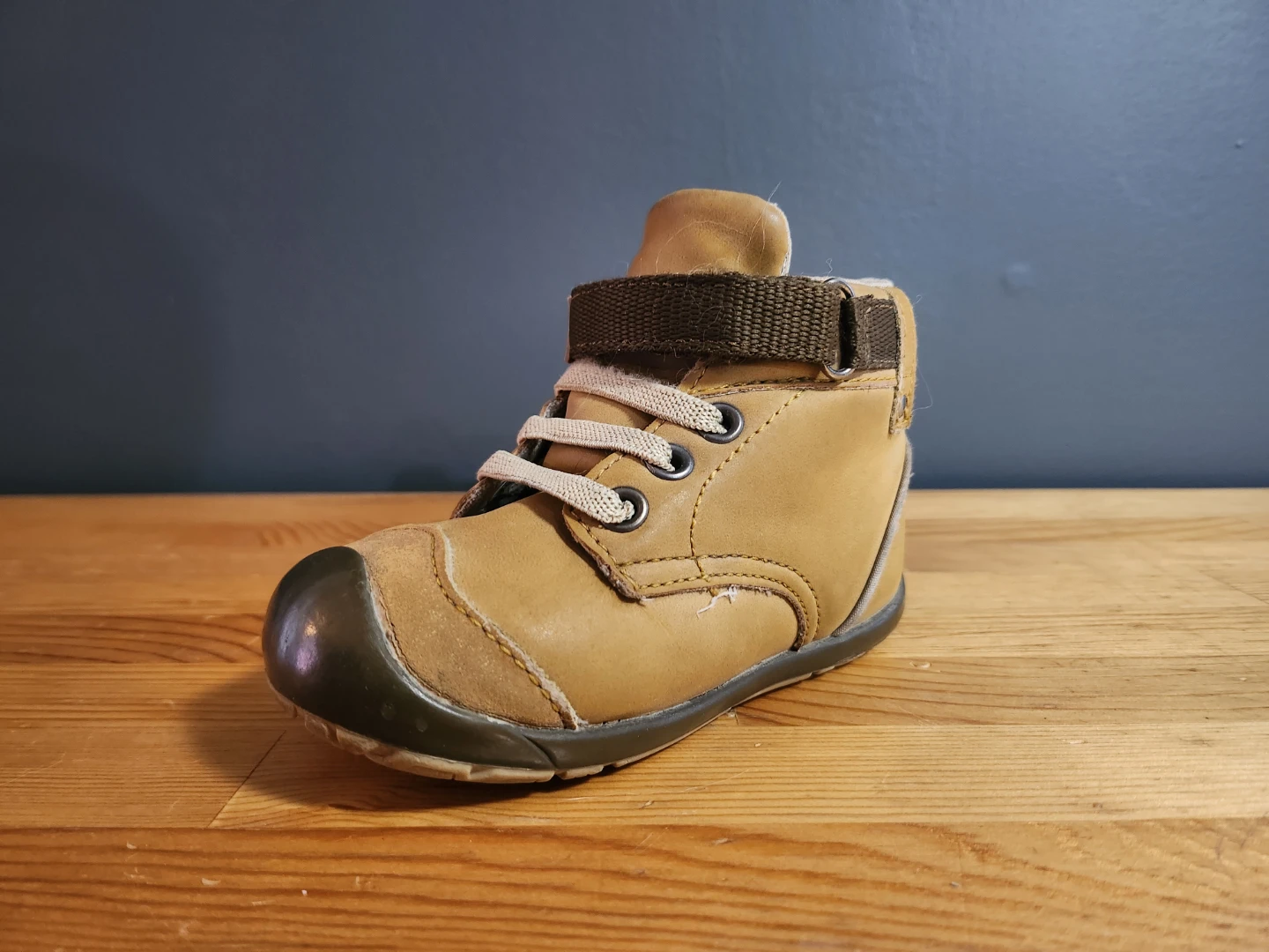 Toddlers Strap-on Leather boots- (Size 6) - photo 4