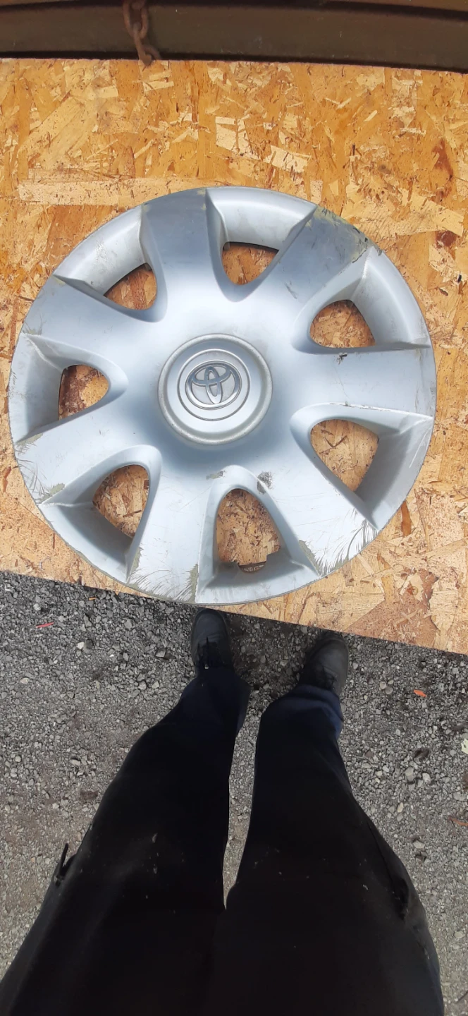 Toyota Corolla hubcaps - photo 2