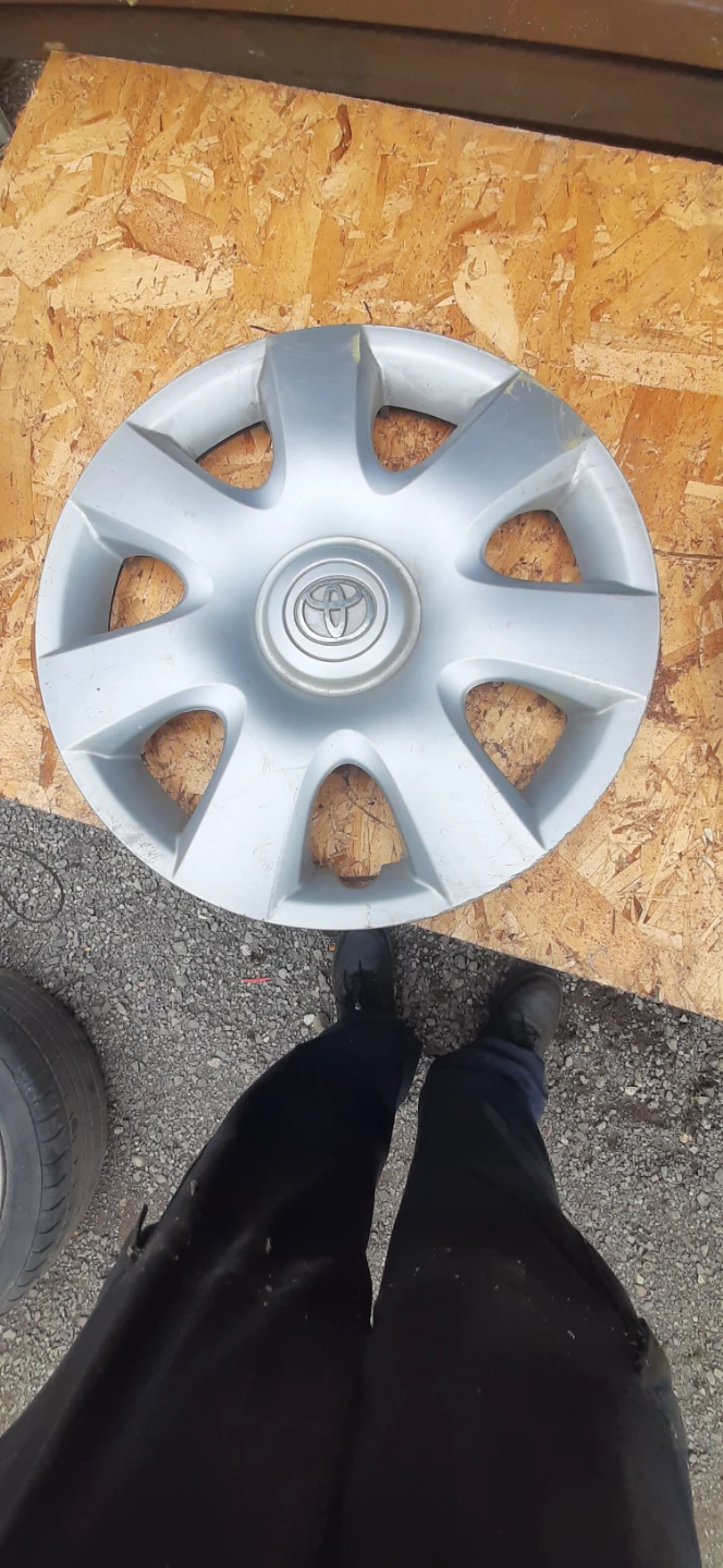 Toyota Corolla hubcaps - photo 3