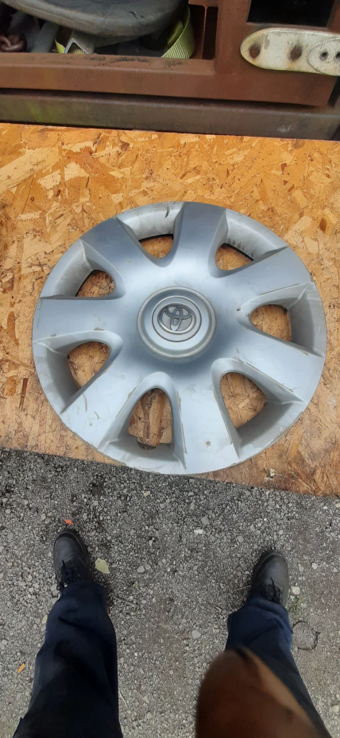 Toyota Corolla hubcaps - photo 4