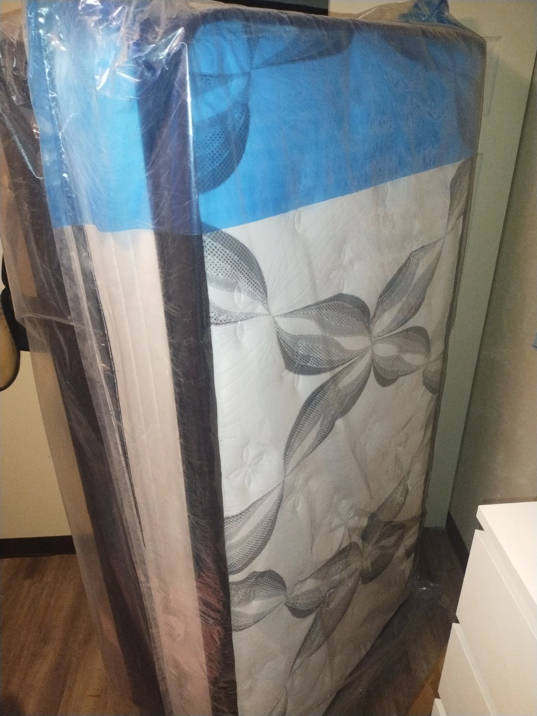 Single boxspring and Mattress