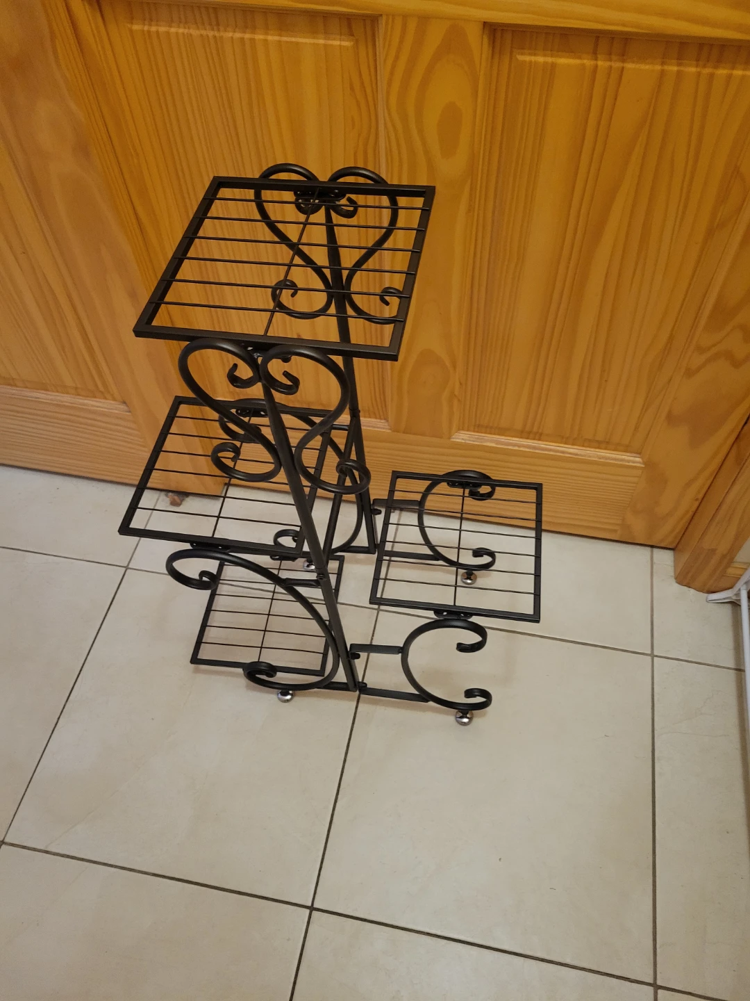 Black Metal 4-Tier Plant Stand. NEW - photo 2