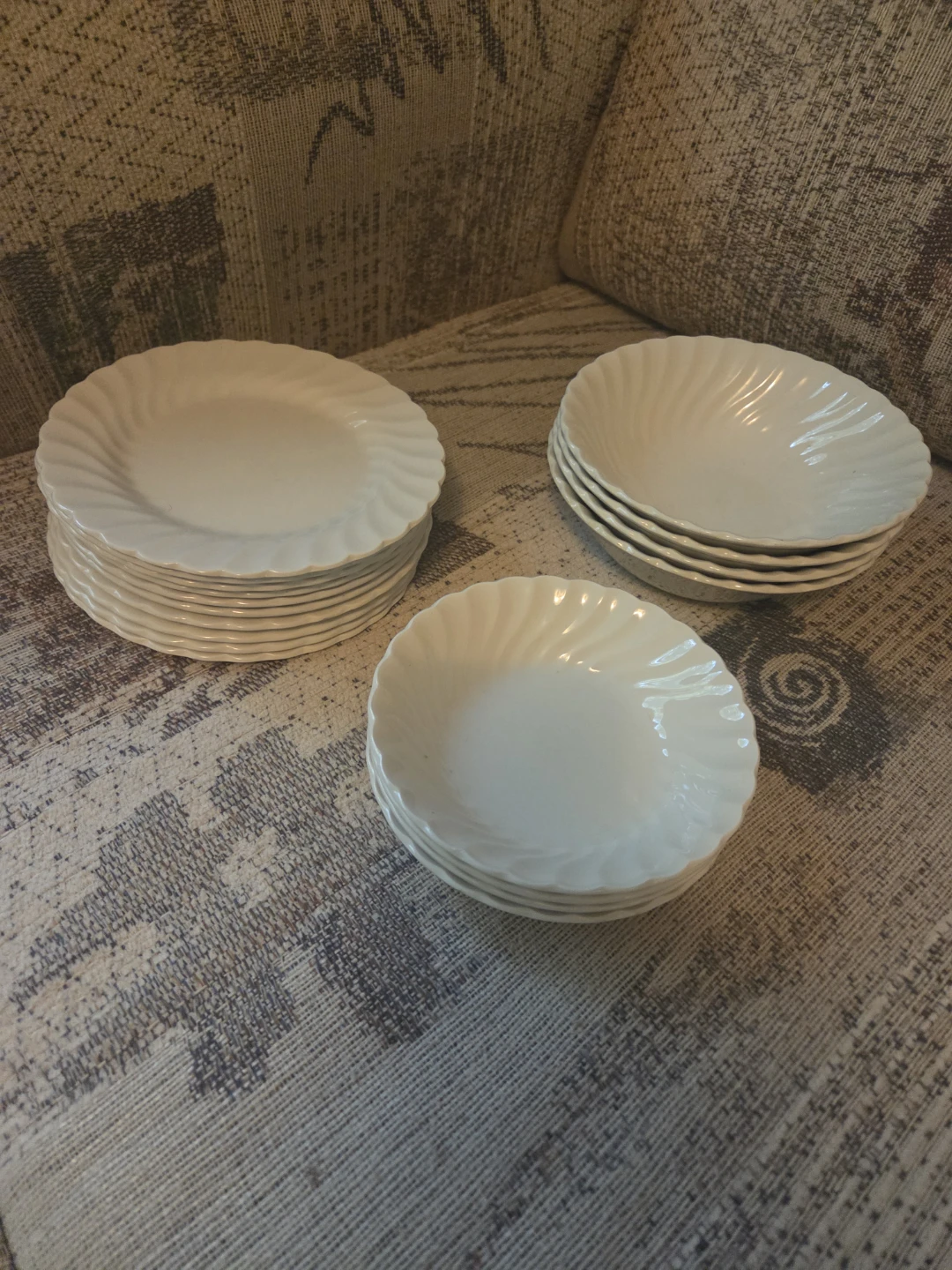18pc Vintage Johnson Bros Dinnerware, White Swirl Ironstone