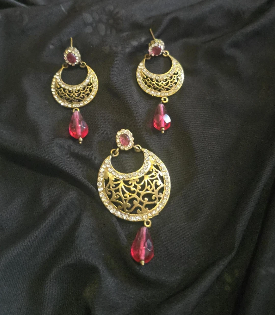 Gold-tone Chandelier Earrings and Pendant Set with Pink Jewels