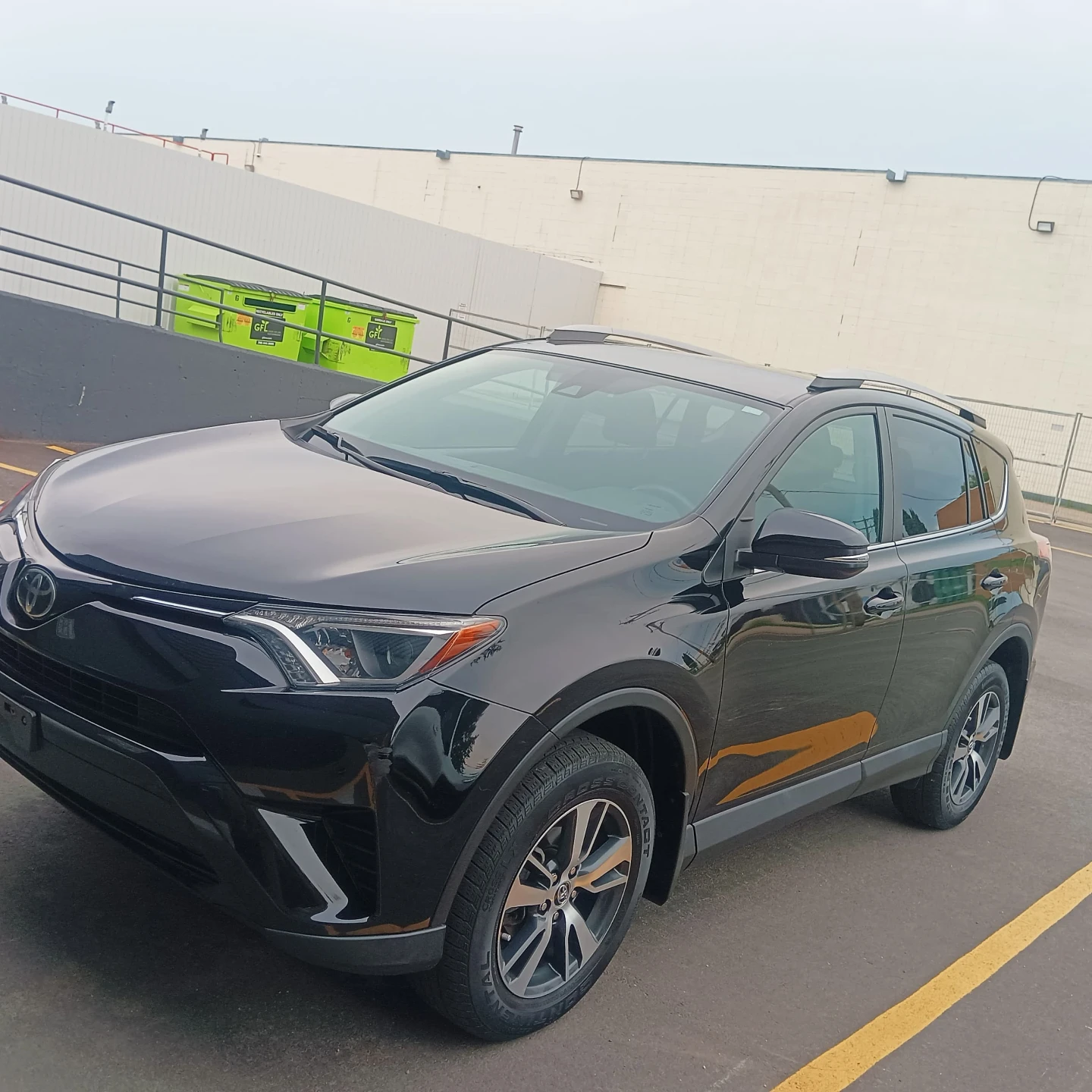 Black Toyota RAV4 - photo 4