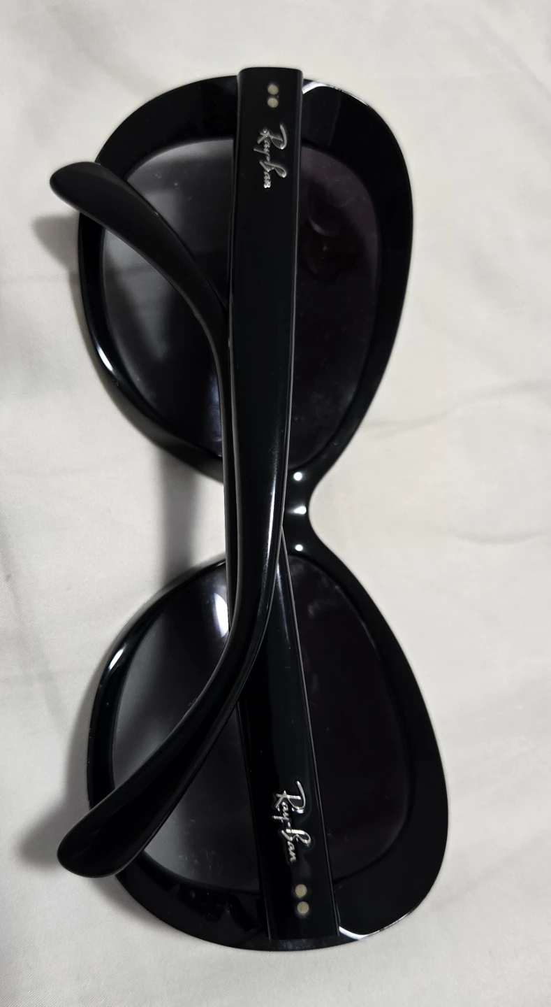 Ray-Ban Women's Black Oval Sunglasses - Excellent condition - photo 3