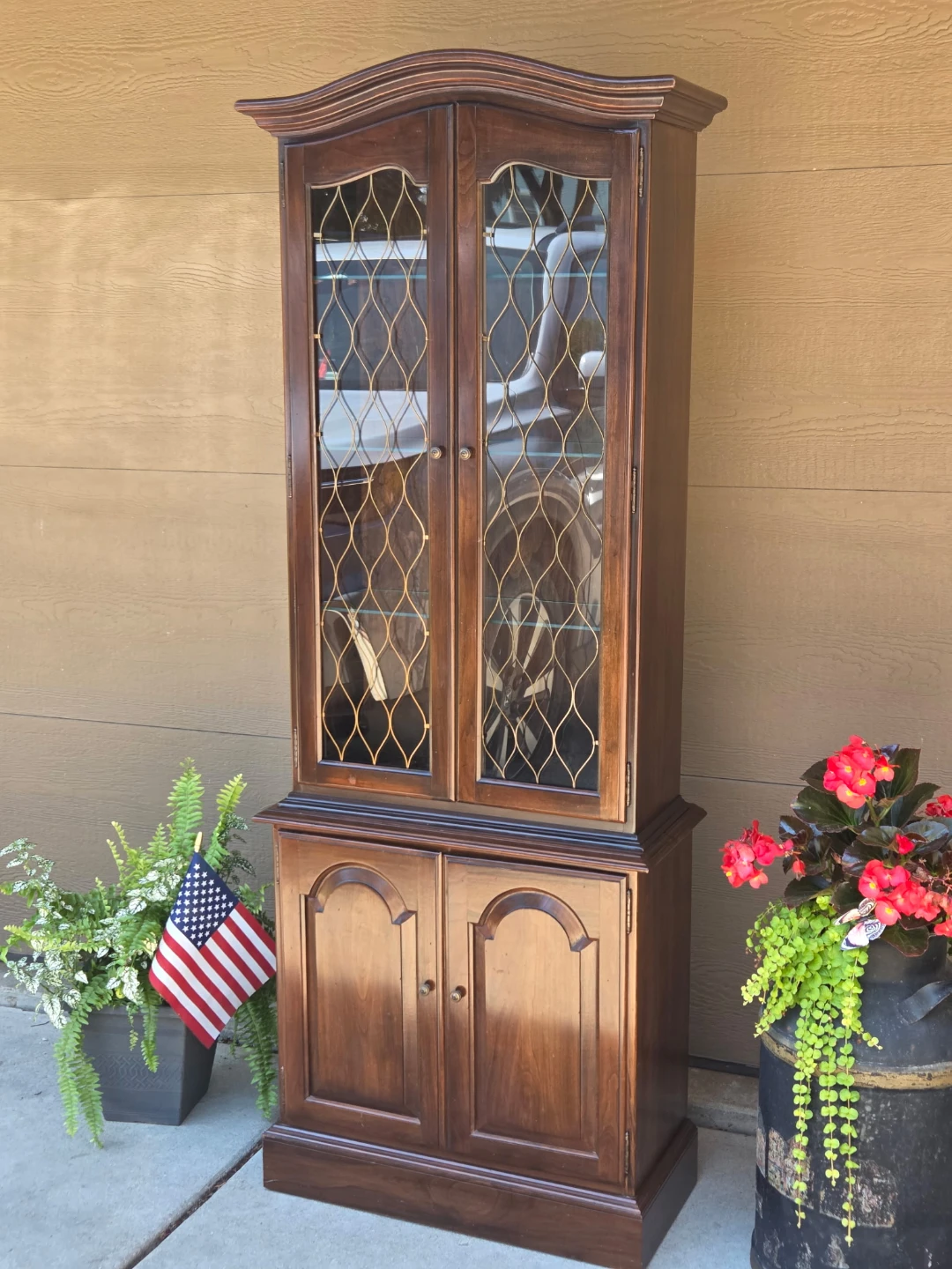 Vintage Ethan Allen Curio Mahogany Wood Glass Light Up Cabinet