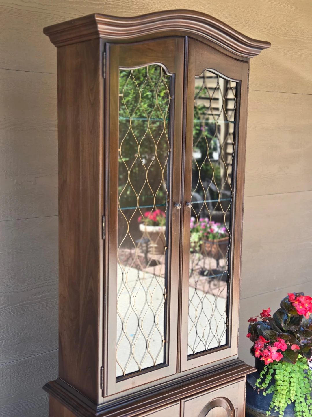 Vintage Ethan Allen Curio Mahogany Wood Glass Light Up Cabinet - photo 3
