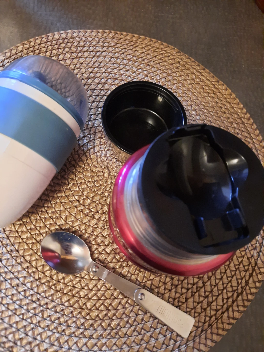 Thermos Food Jar with Spoon and yogurt jar. 15$ for both - photo 2