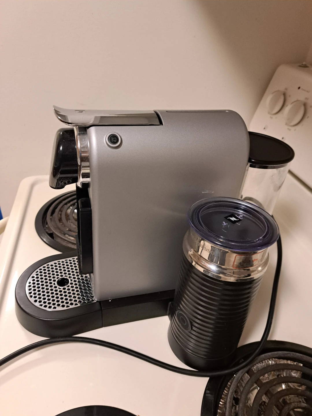 Nespresso Coffee Machine with Milk Frother - photo 2