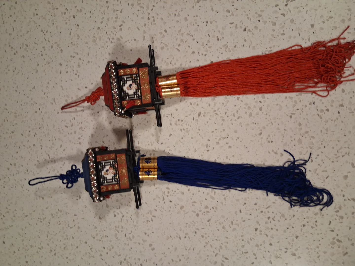 2 Asian decor pieces