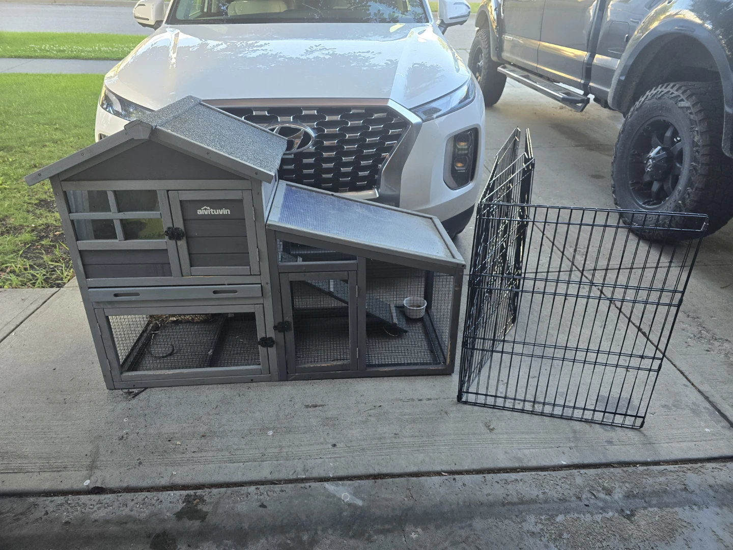 Anvituvin Small Animal Hutch with Wire Cage