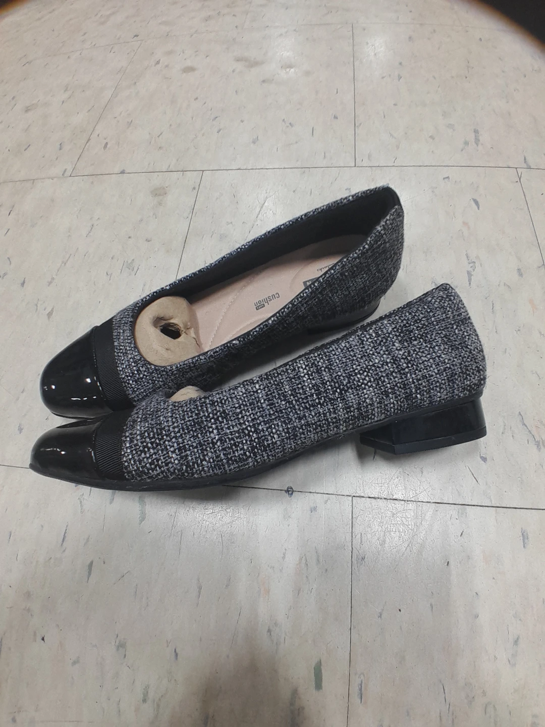 Clarks Women's Black Patent & Tweed Ballet Flats Size 8.5