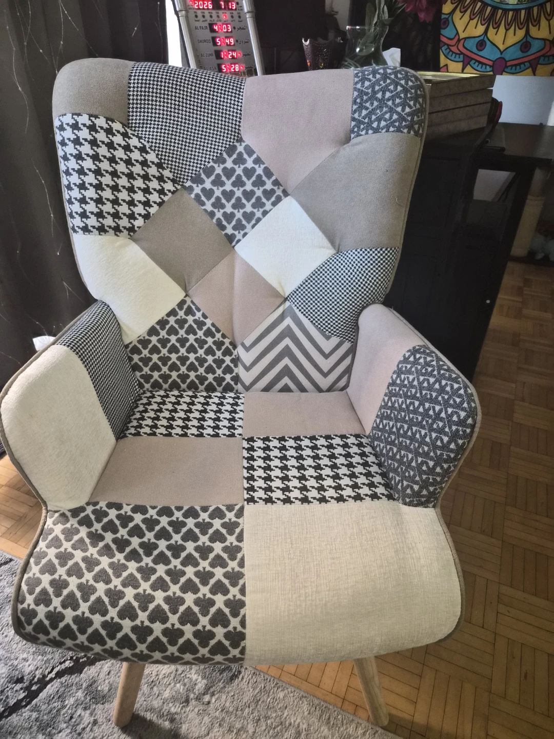 2 chairs+ coffee table