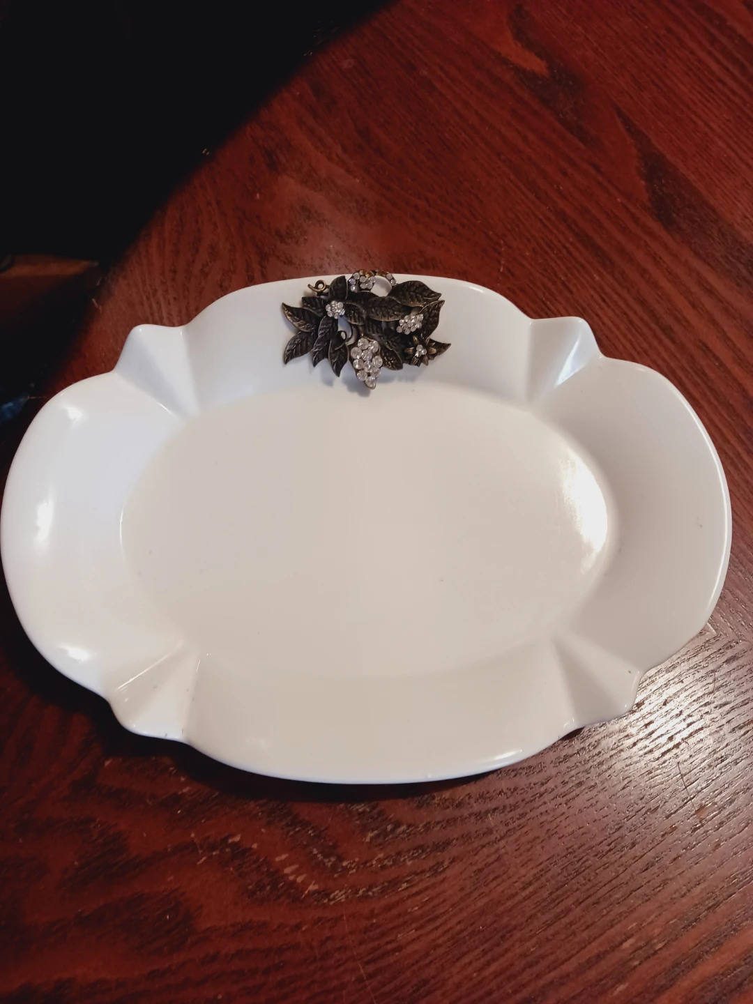 New !! White decorative dish with jeweled grape cluster