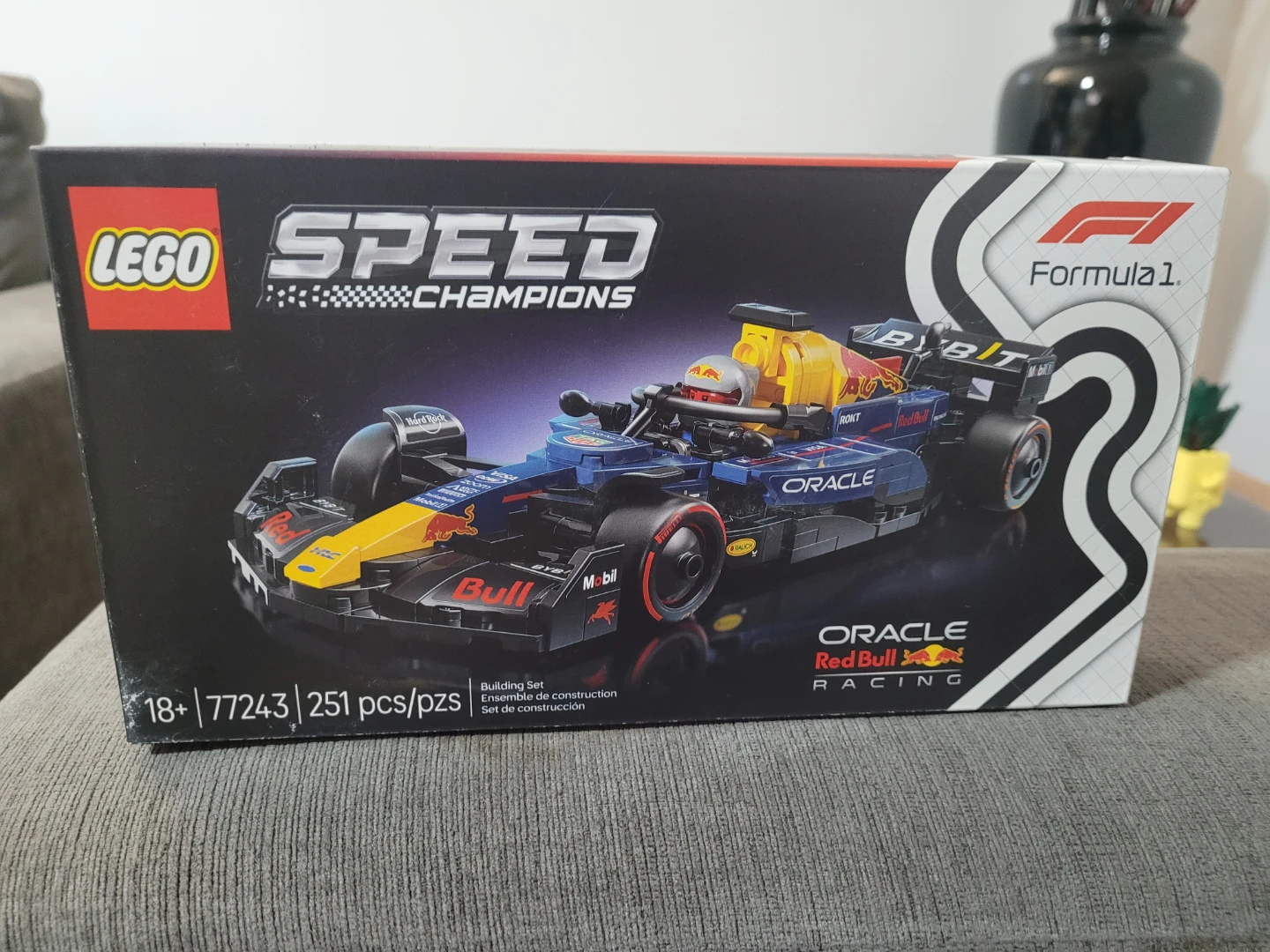 LEGO Speed Champions 77243 Oracle Red Bull Racing F1