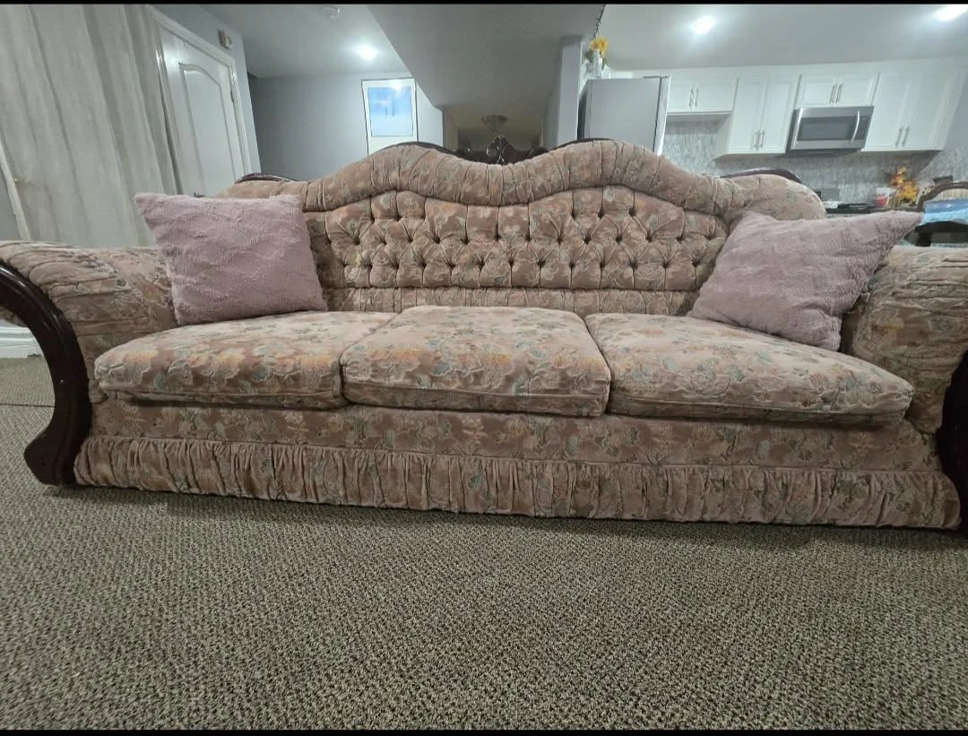 Vintage floral couch with tufted back
