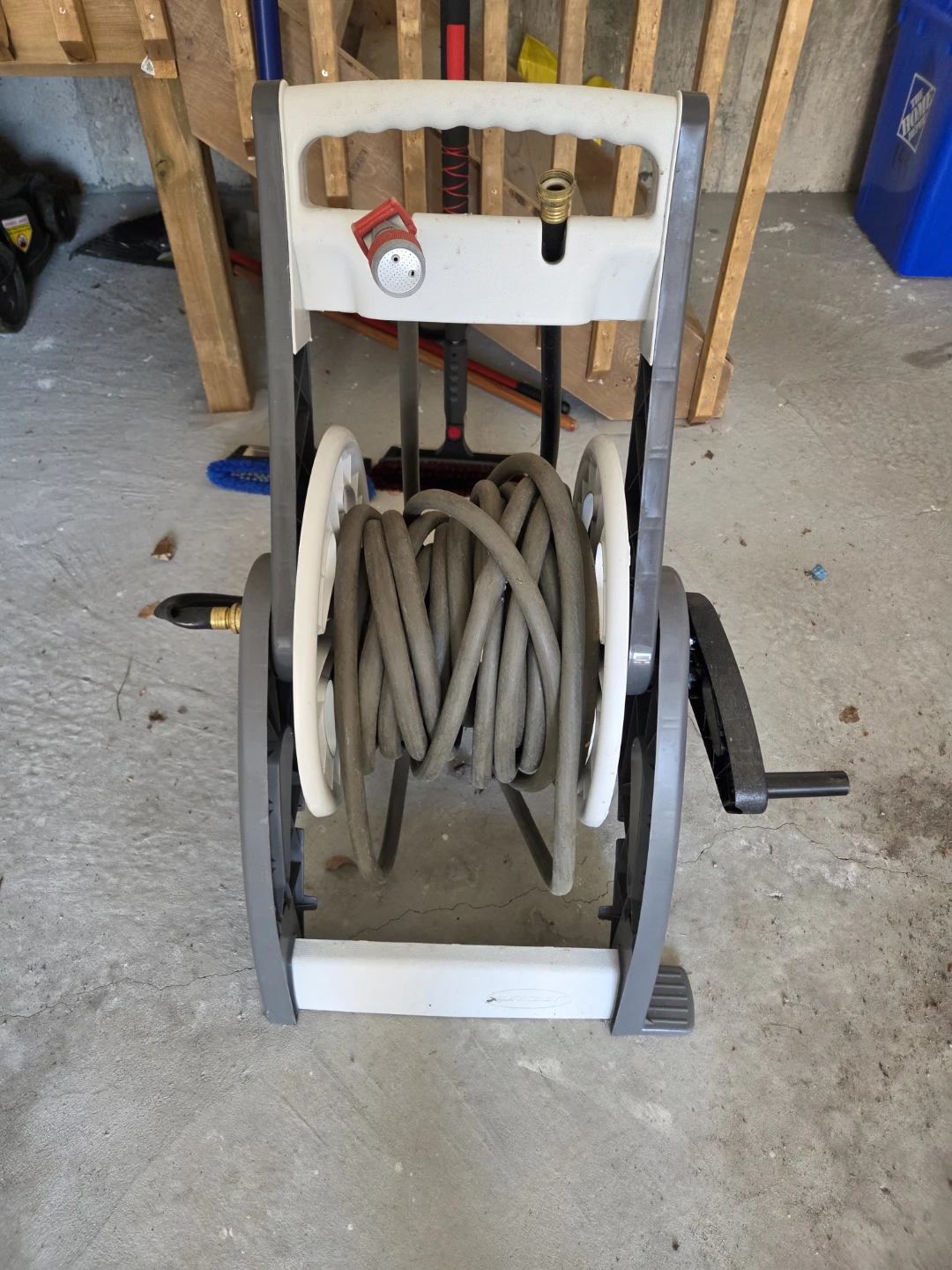Hose Reel with Sprayer