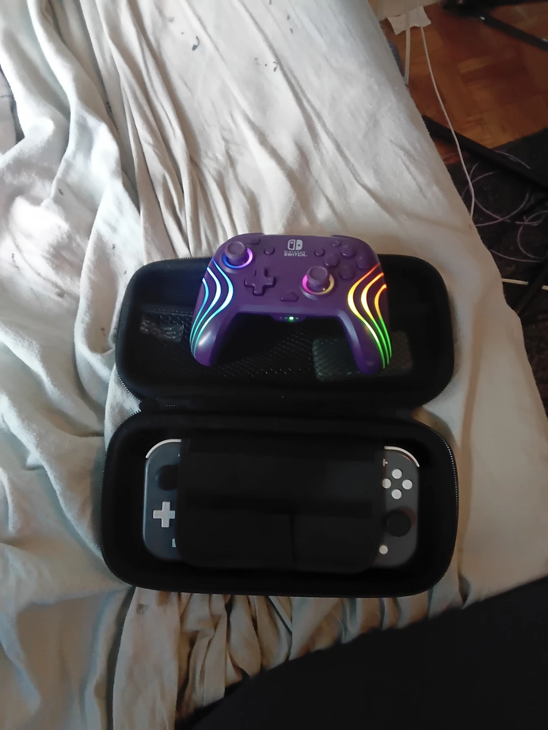 Nintendo switch lite + Purple Pro Controller +128gb sd card