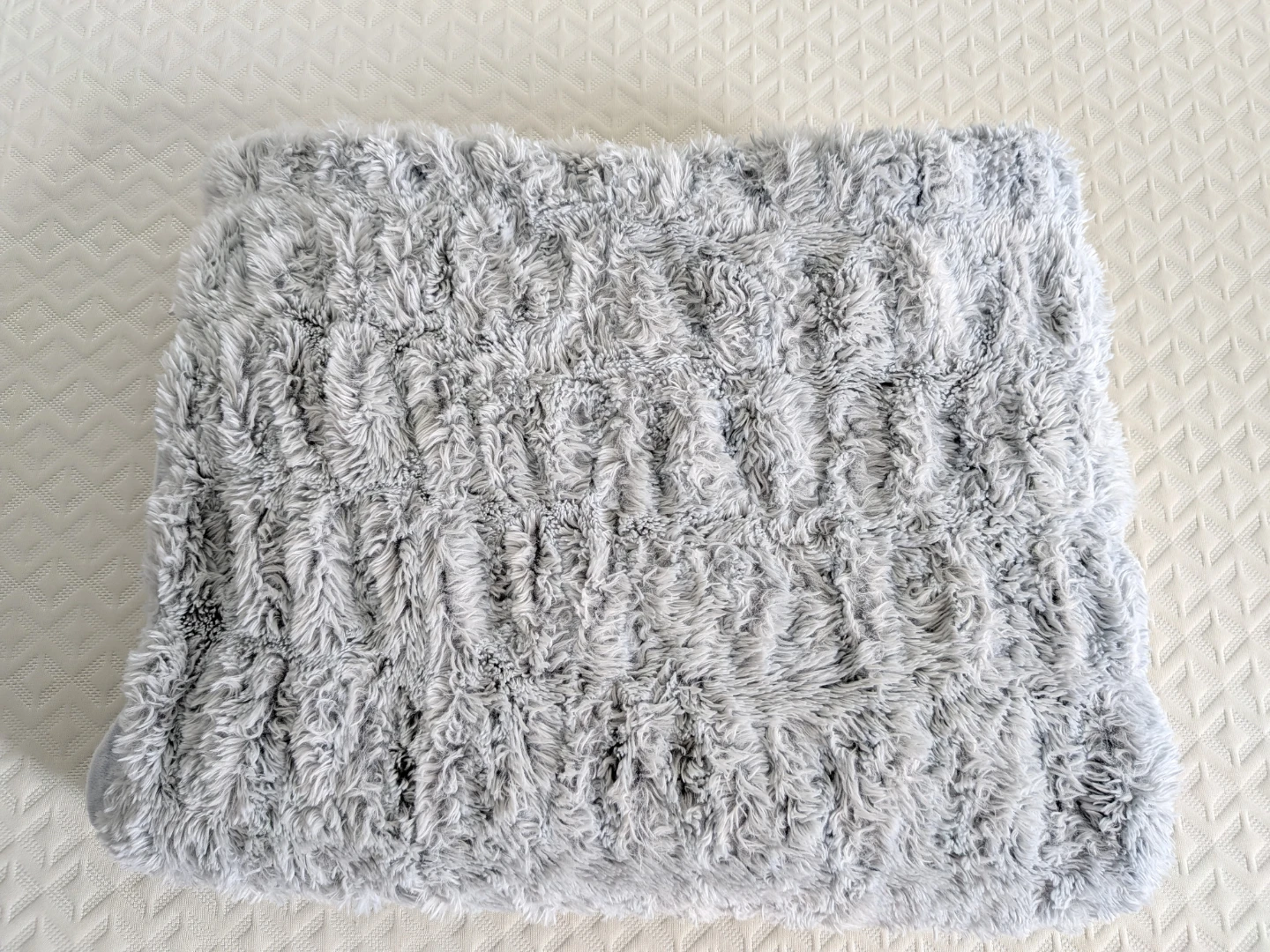 BELLA LUX Faux Fur Throw Blanket - Light Grey