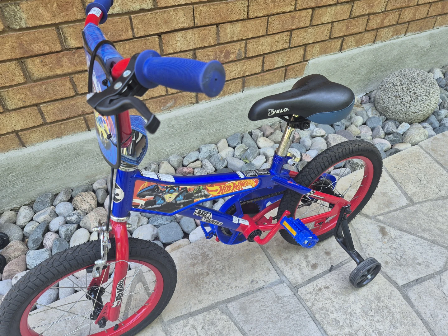 Hot Wheels Kids Bicycle with Training Wheels