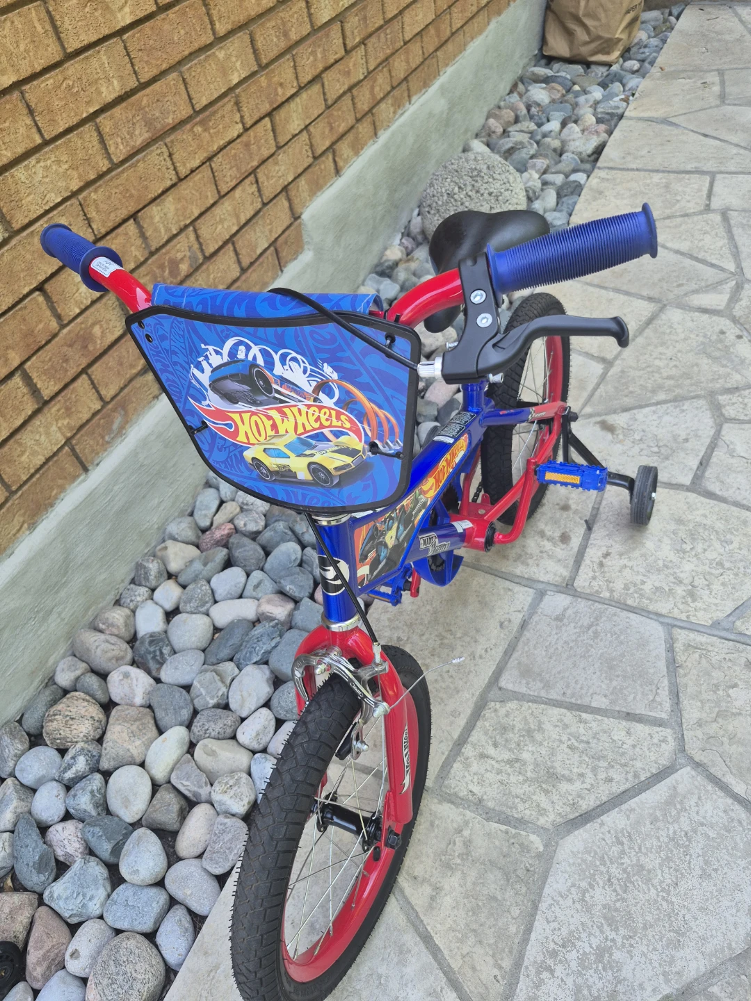 Hot Wheels Kids Bicycle with Training Wheels - photo 3