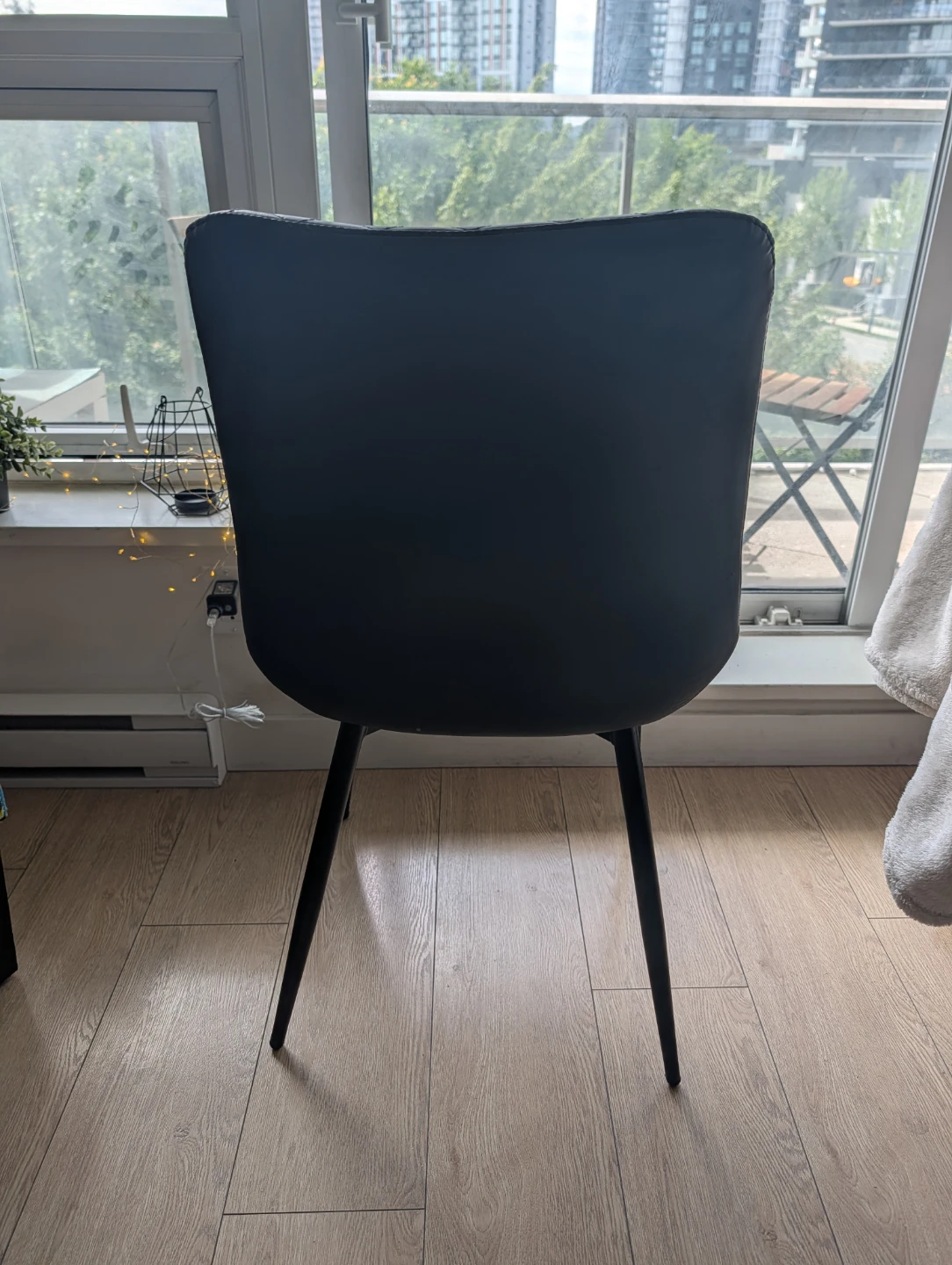 Dining table with 4 Chairs- very lightly used - photo 2