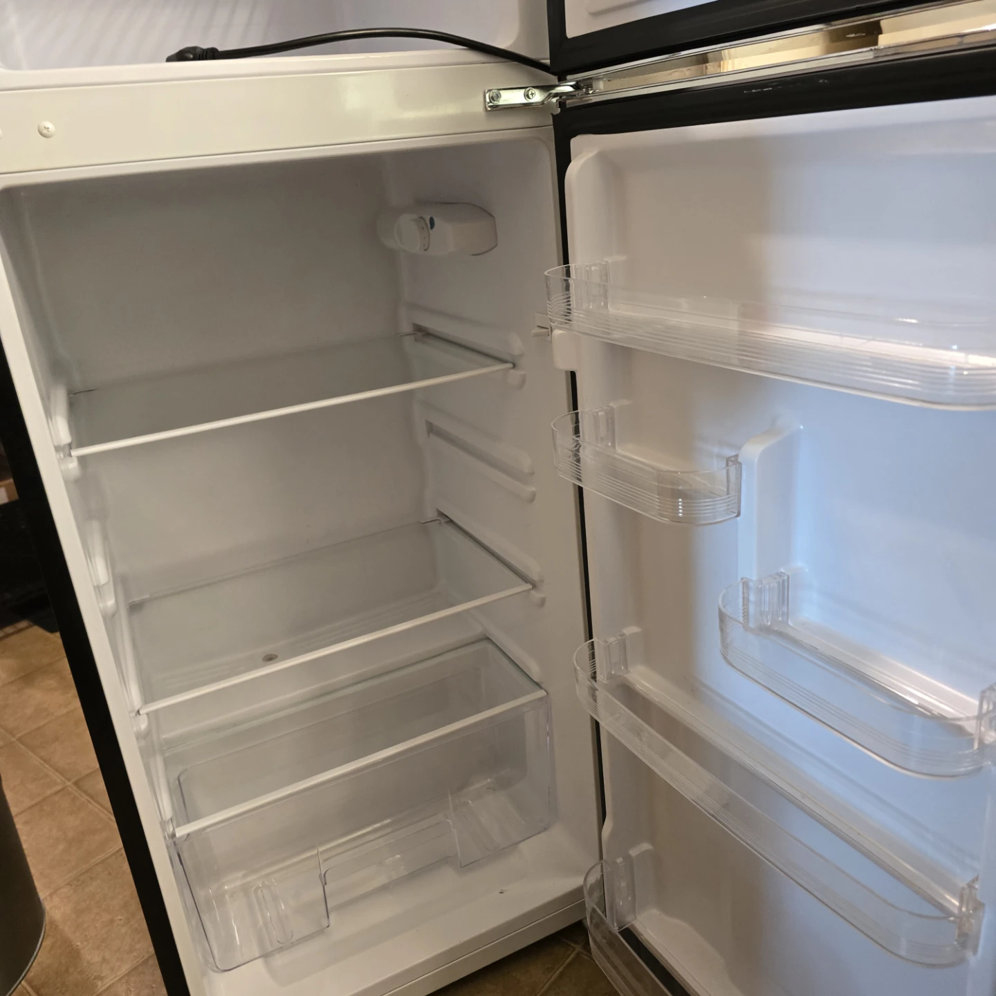 Frigidaire Retro Refrigerator - Black color - photo 5