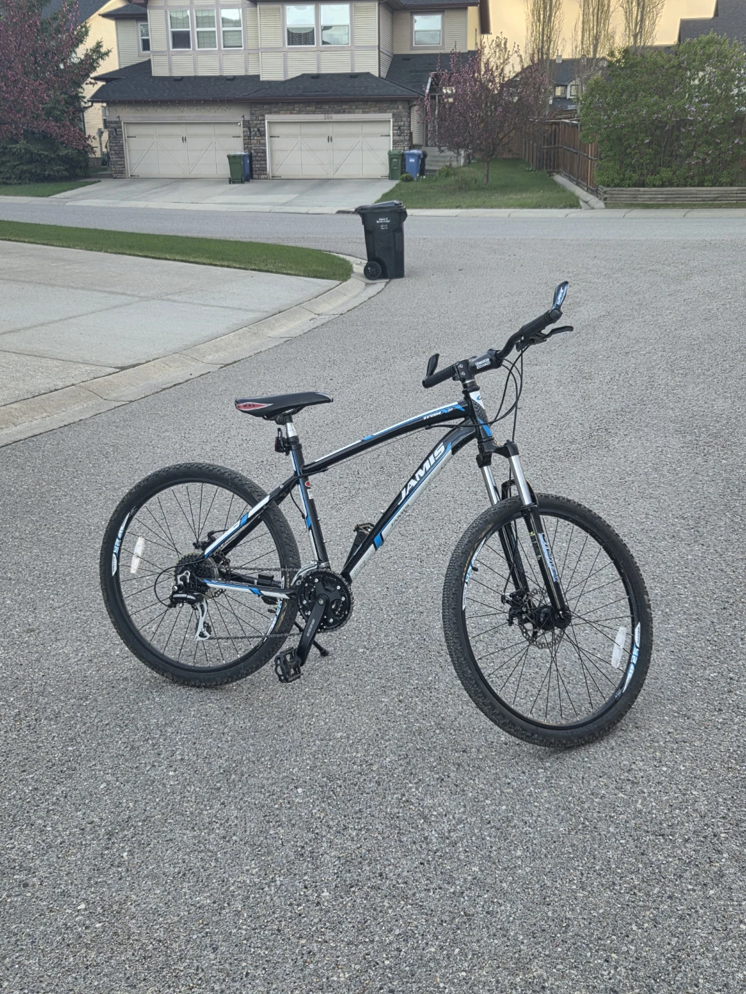 JAMIS Trail X2 bike