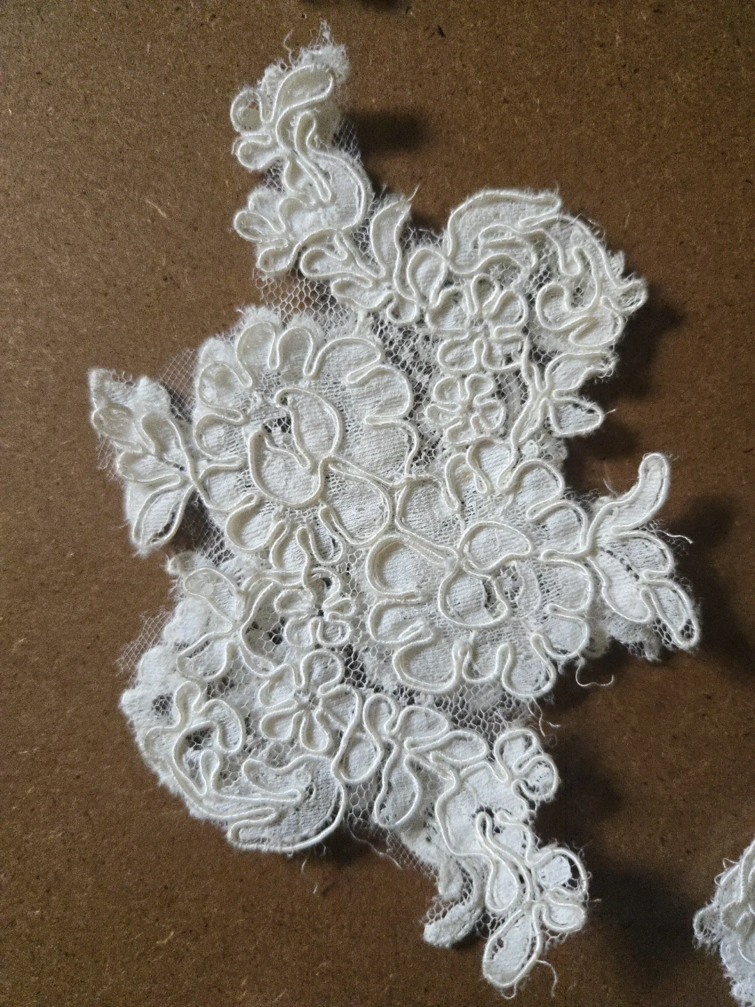 Set of 7 Pairs Alencon Lace Appliques - photo 2