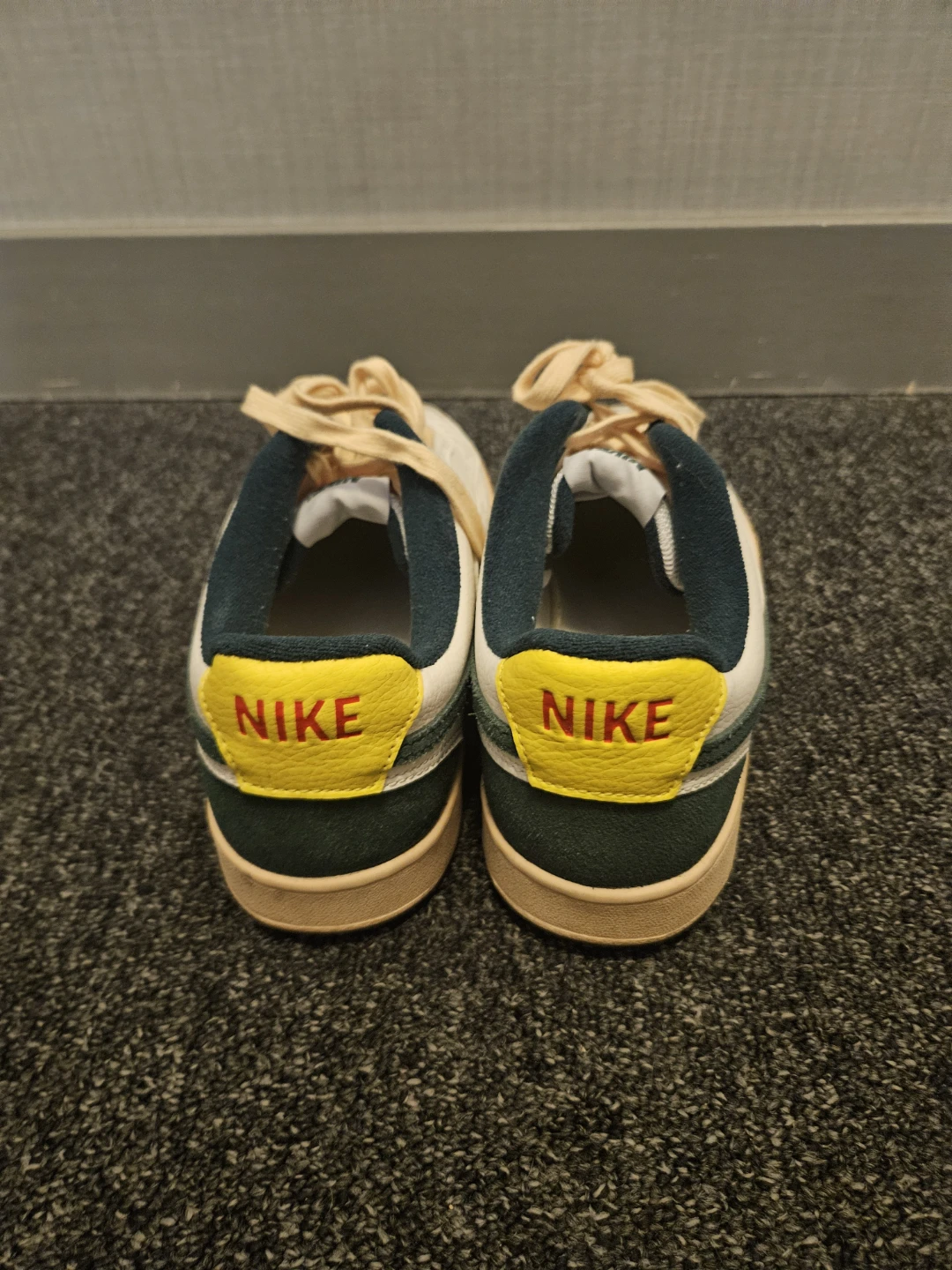 Nike Air Force 1 Low (US 9.5) - photo 3