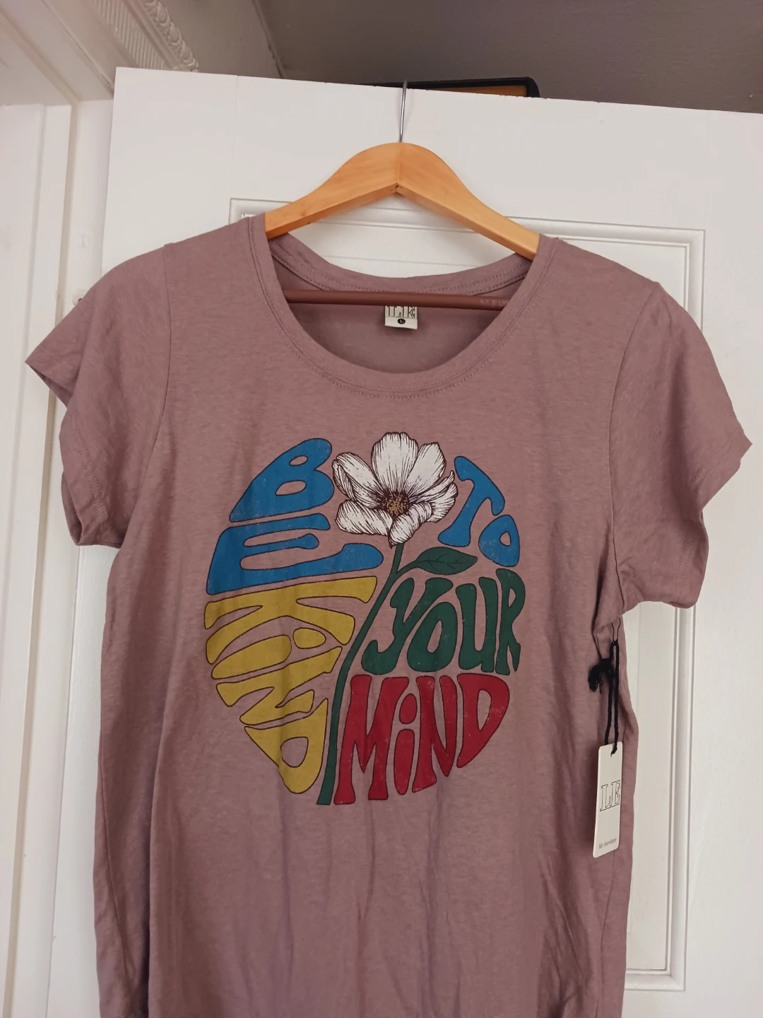 New !! "Be Kind To Your Mind" Graphic T-Shirt. Size M.