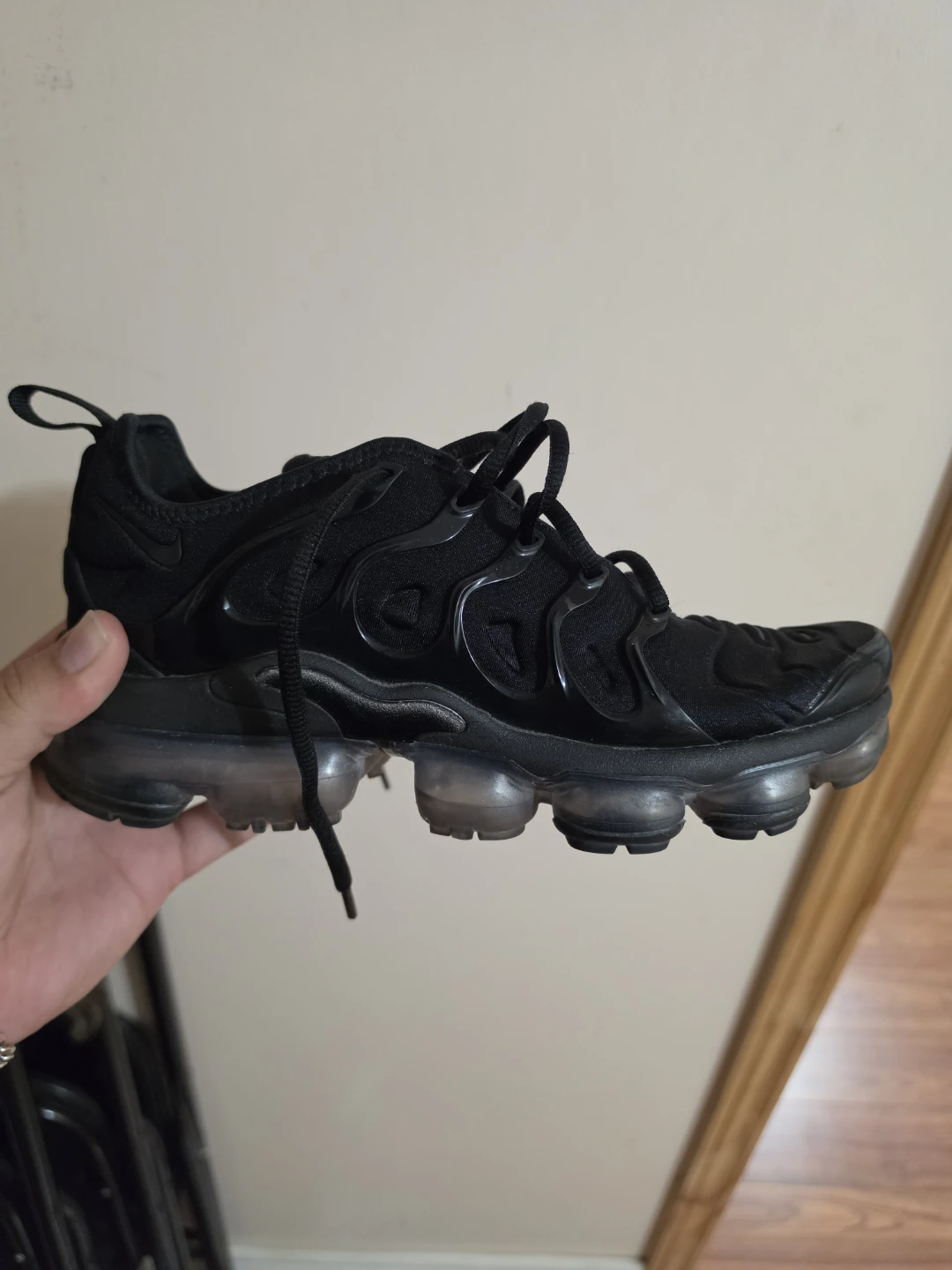 Lightly used women's Nike Vapormax Plus Black Running Shoes - photo 4