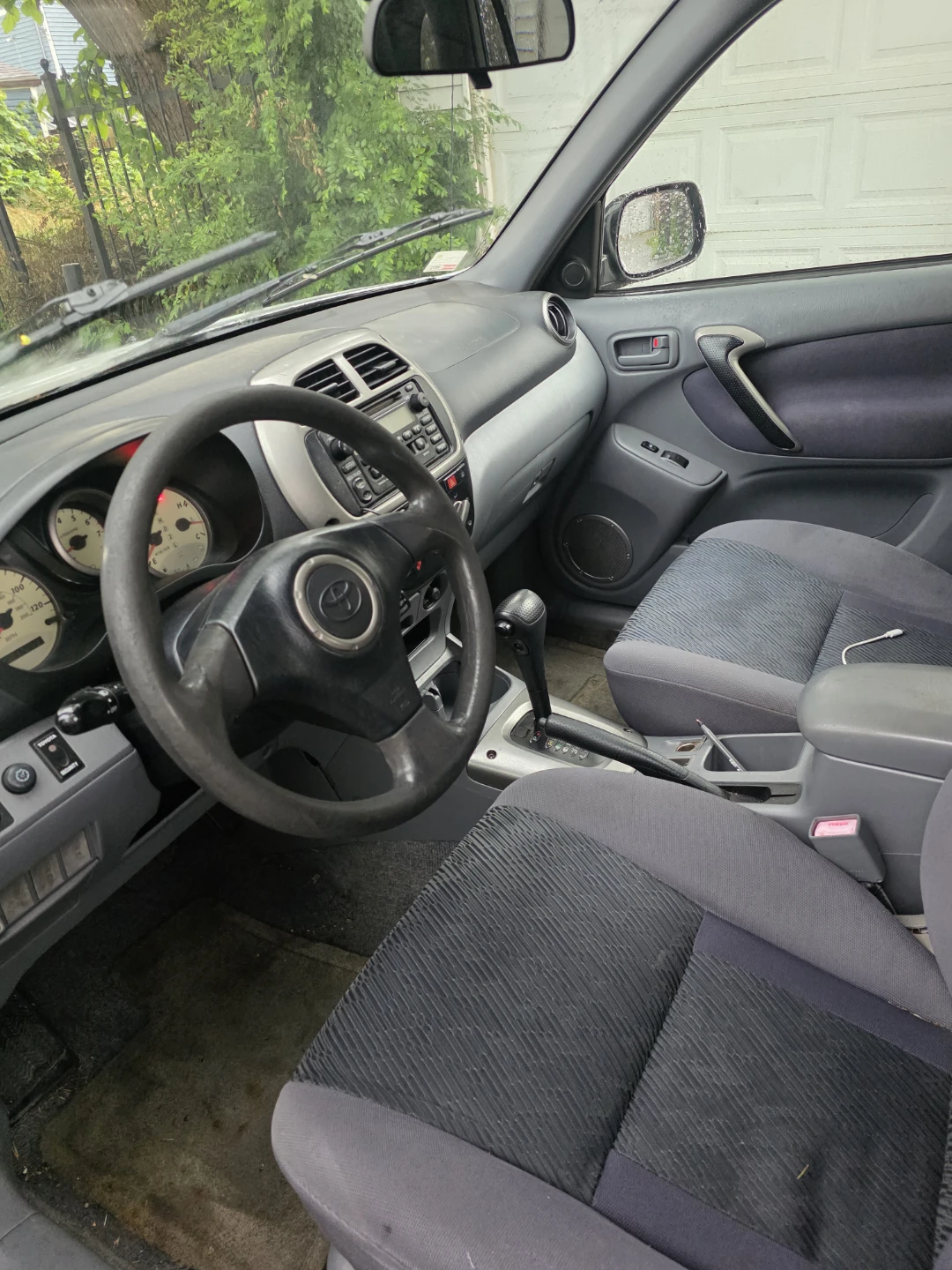 Silver Toyota RAV4 SUV - photo 5