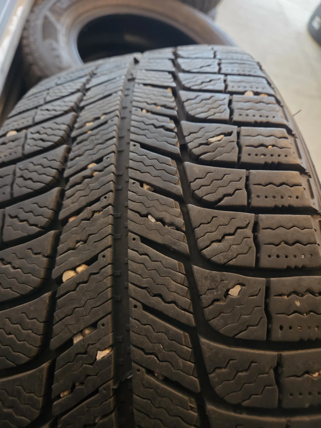 Michelin X-Ice Snow Tires (Set of 4) - 215/55R17 - photo 5