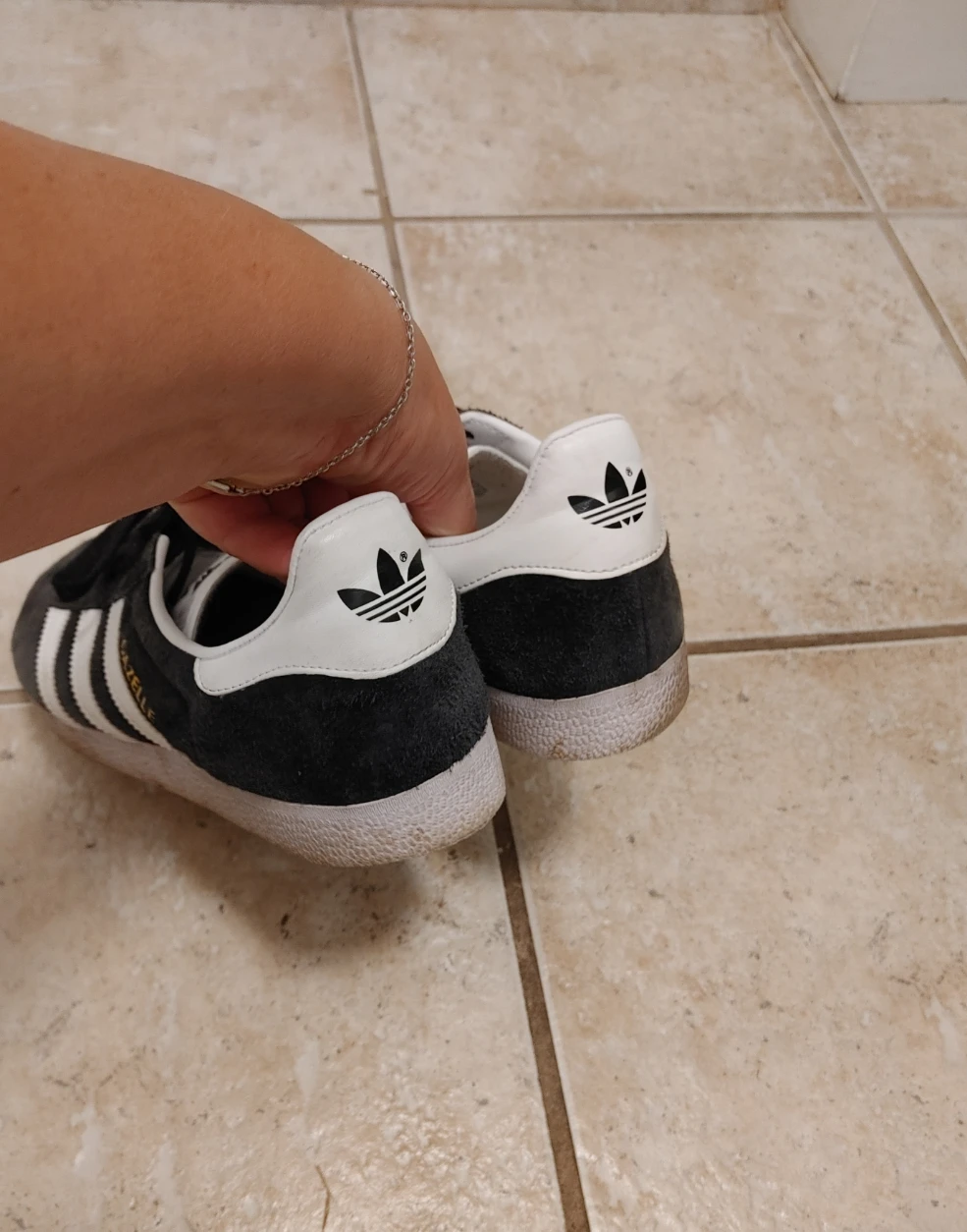 Adidas Gazelle Shoes size 8.5 - photo 3