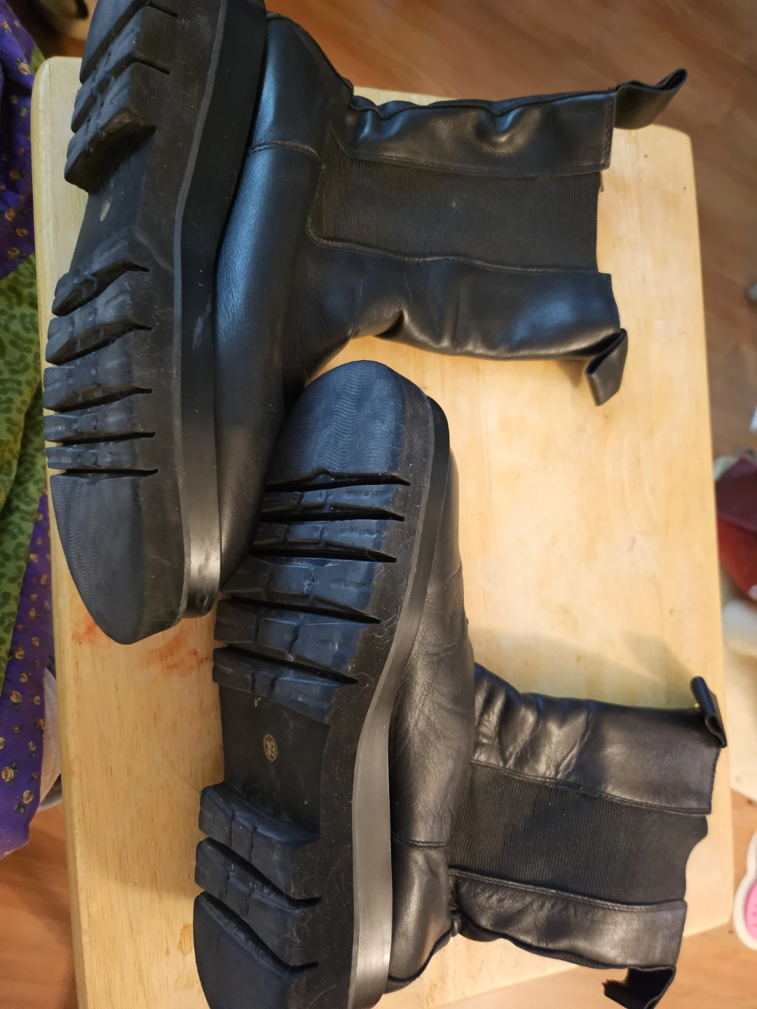 Black Leather Chelsea Boots - photo 4