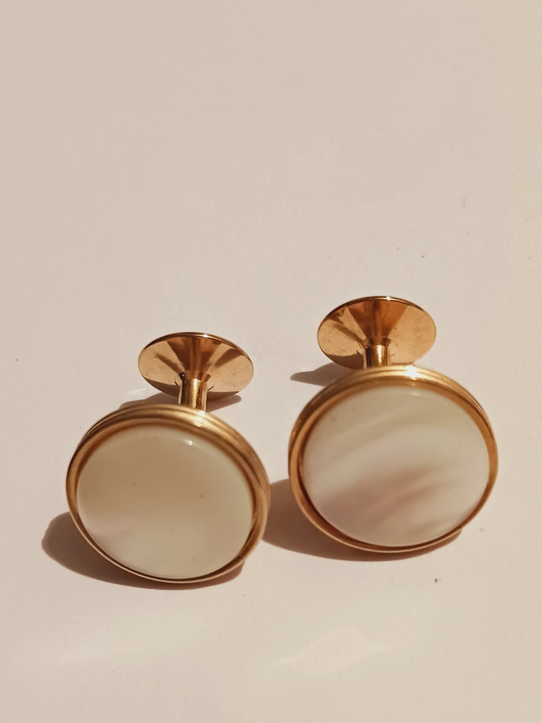 New !! Gold Tone Mother of Pearl Oval Cufflinks - photo 2