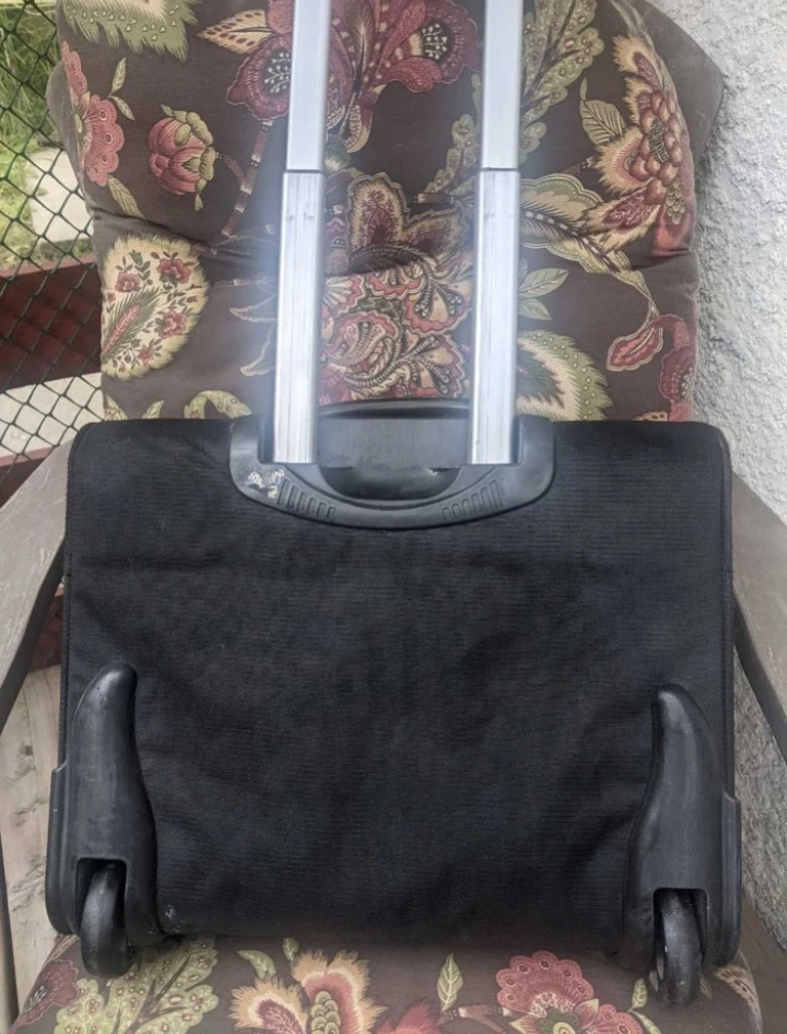 Mak's 2 wheel carry on rolling bag - photo 2